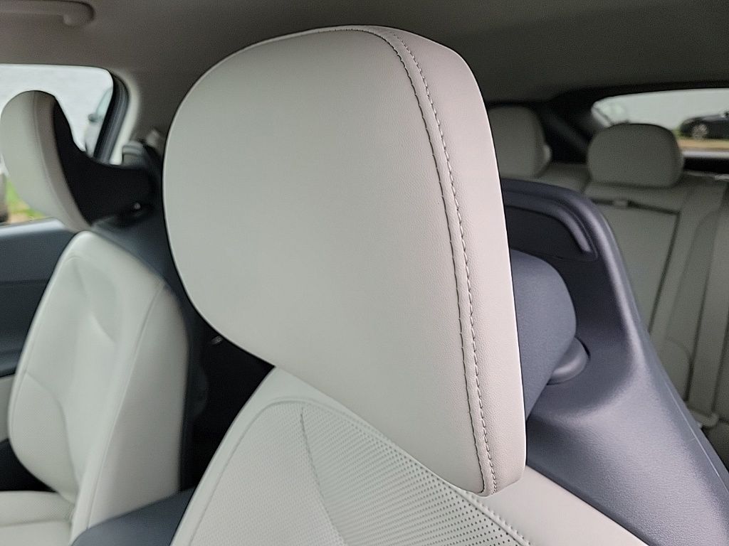 Thumbnail: 2022 Kia EV6 - 23