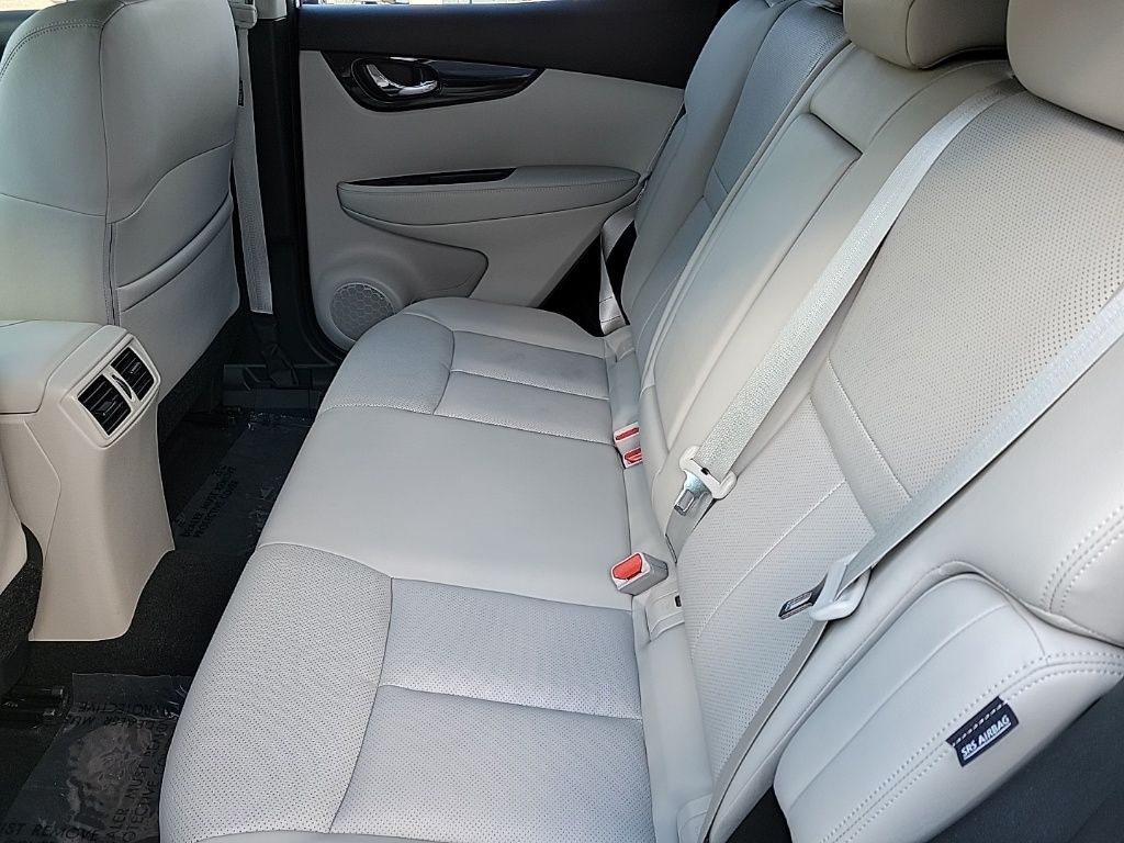 Thumbnail: 2022 Nissan Rogue Sport - 13