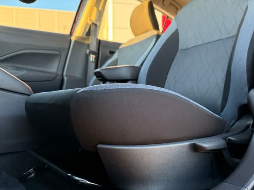 2025 Nissan Versa 1.6 SV 13
