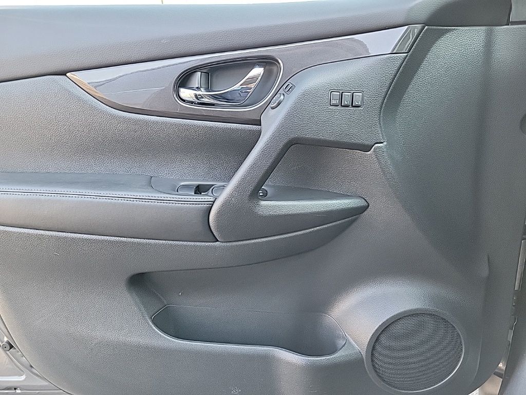 Thumbnail: 2019 Nissan Rogue - 32