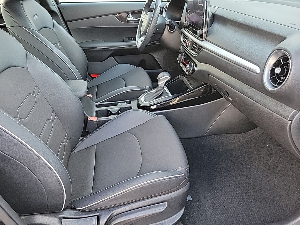 Thumbnail: 2023 Kia Forte - 13