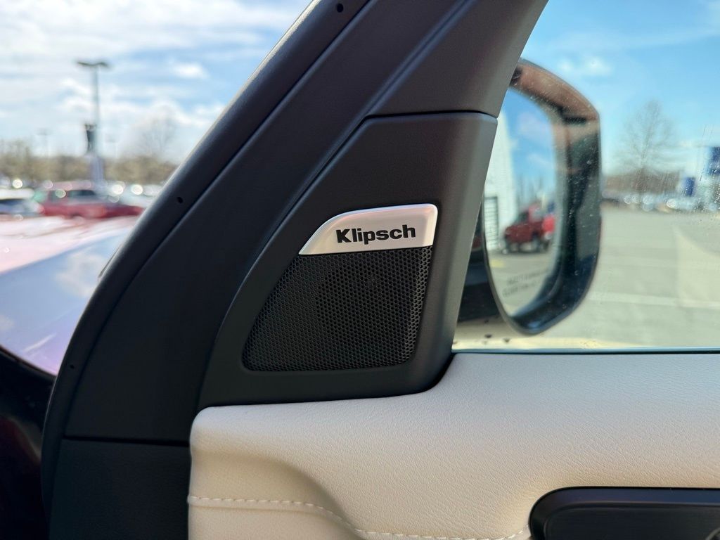 2025 Nissan Armada Platinum Edition 33