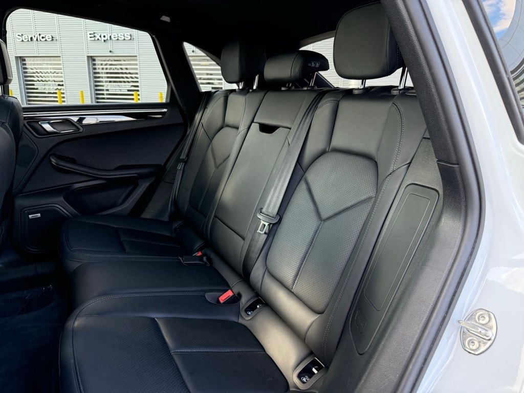 Thumbnail: 2021 Porsche Macan - 32