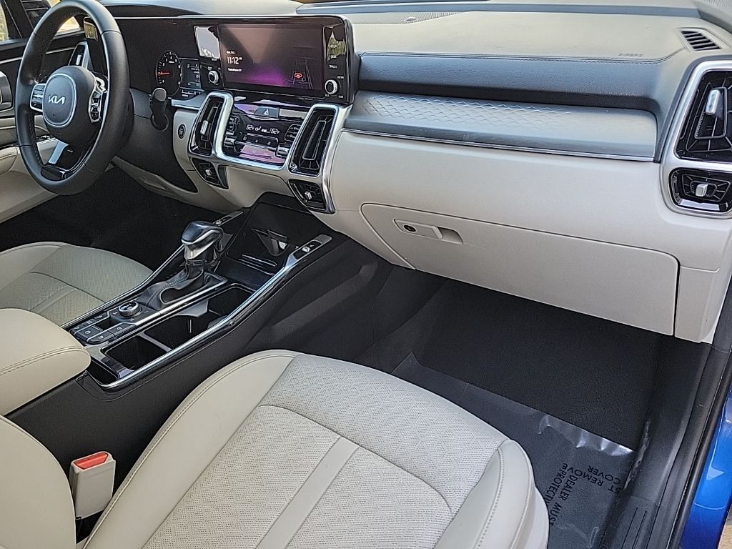 Thumbnail: 2022 Kia Sorento - 11