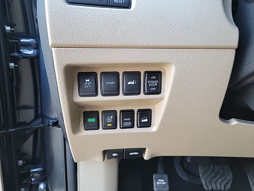 Thumbnail: 2016 Nissan Rogue - 28