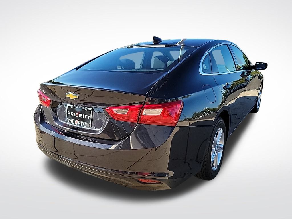 Thumbnail: 2022 Chevrolet Malibu - 5