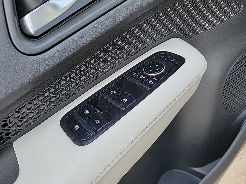 Thumbnail: 2023 Nissan Ariya - 31