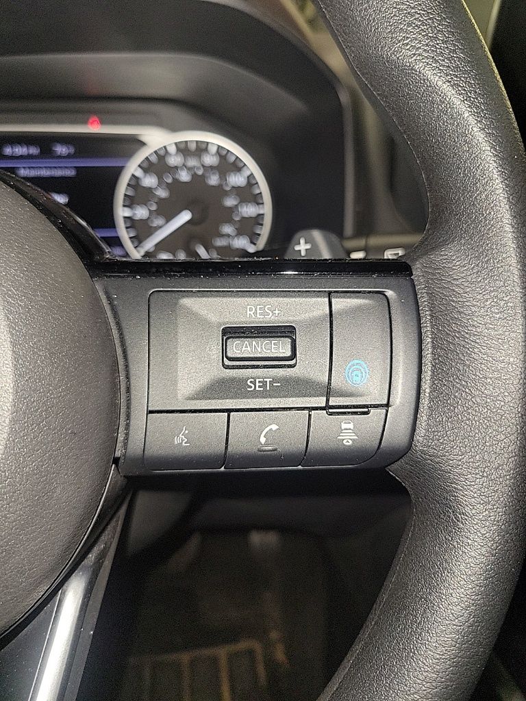 2023 Nissan Rogue SV 18