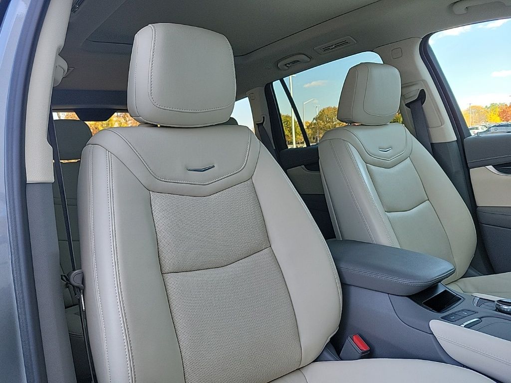 Thumbnail: 2023 Cadillac XT6 - 12