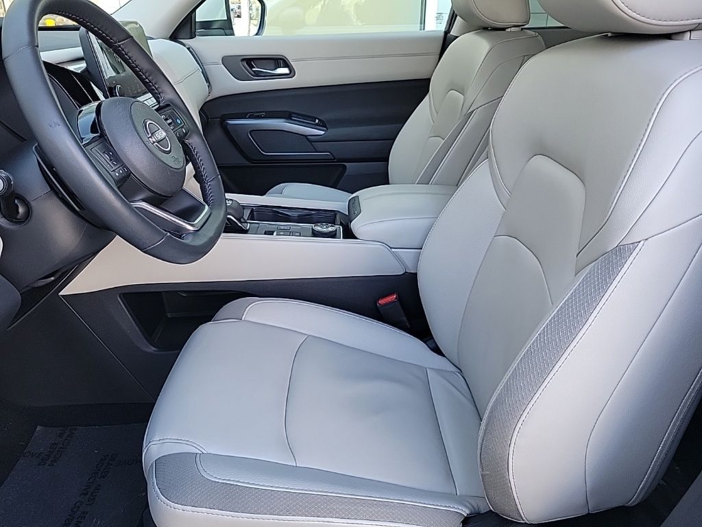 Thumbnail: 2023 Nissan Pathfinder - 13