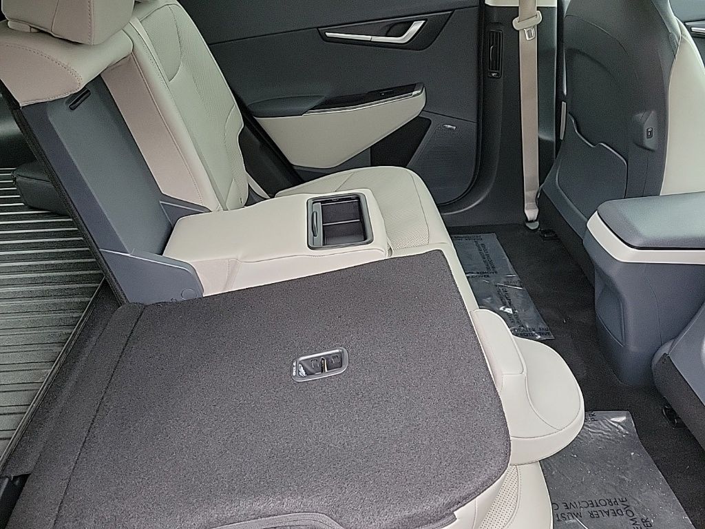 Thumbnail: 2022 Kia EV6 - 32