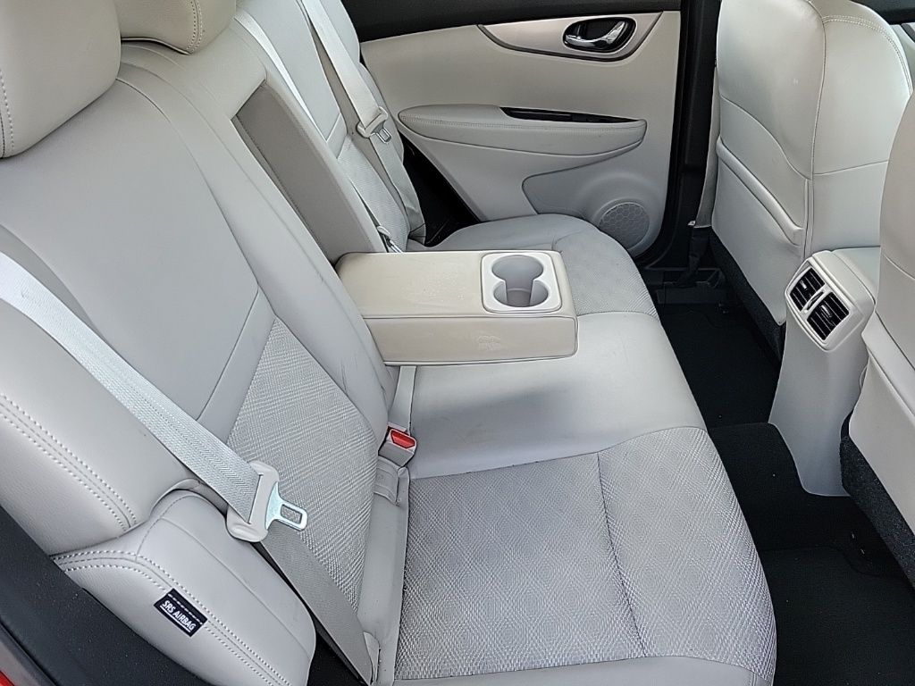 Thumbnail: 2020 Nissan Rogue Sport - 13