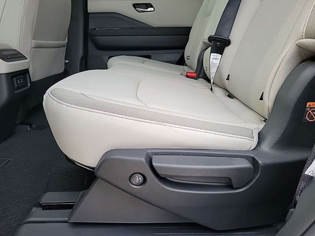 Thumbnail: 2026 Nissan Pathfinder - 15