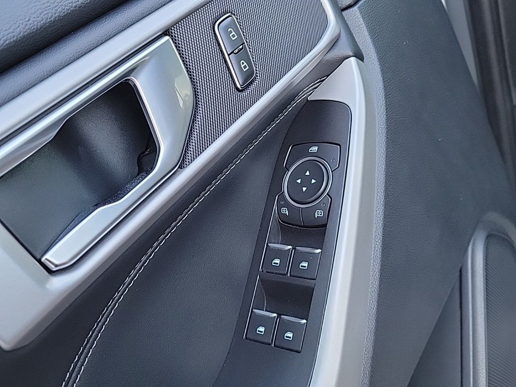 Thumbnail: 2021 Ford Explorer - 30