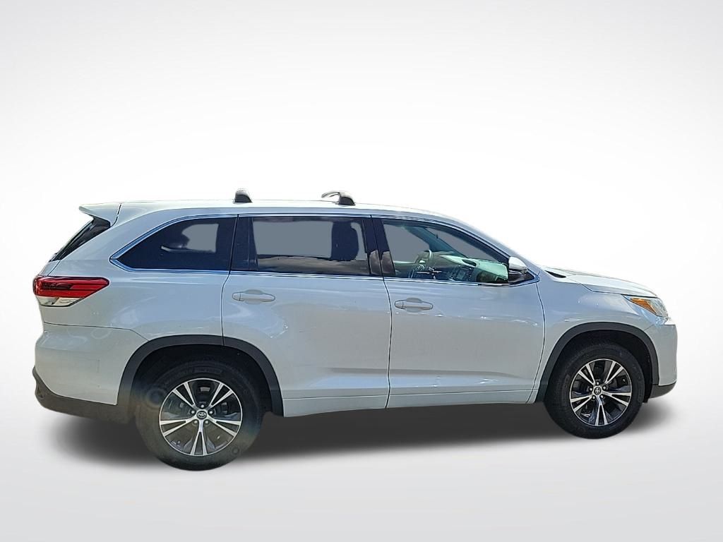 Thumbnail: 2018 Toyota Highlander - 6