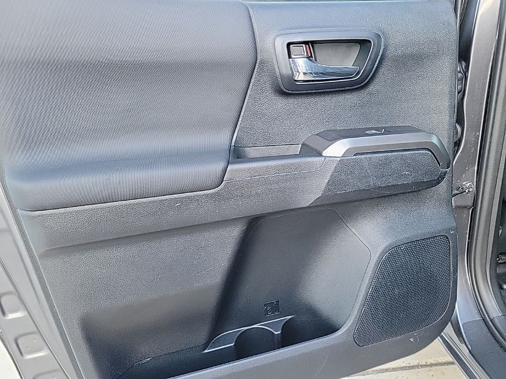 Thumbnail: 2021 Toyota Tacoma - 21