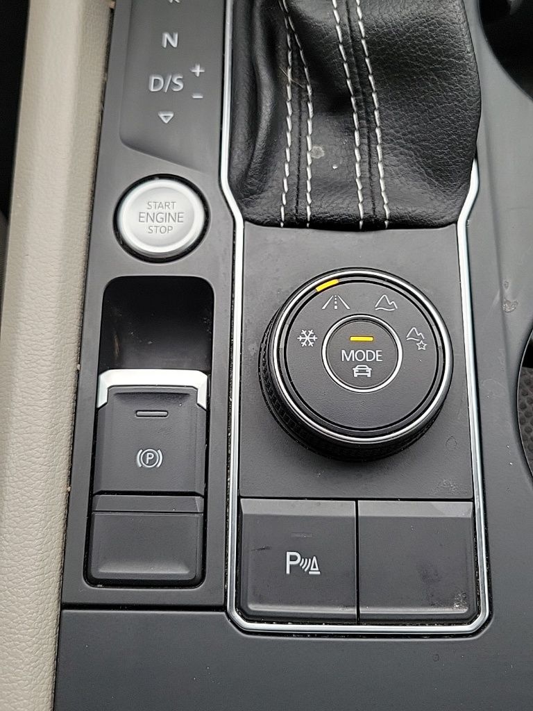Thumbnail: 2021 Volkswagen Atlas - 24