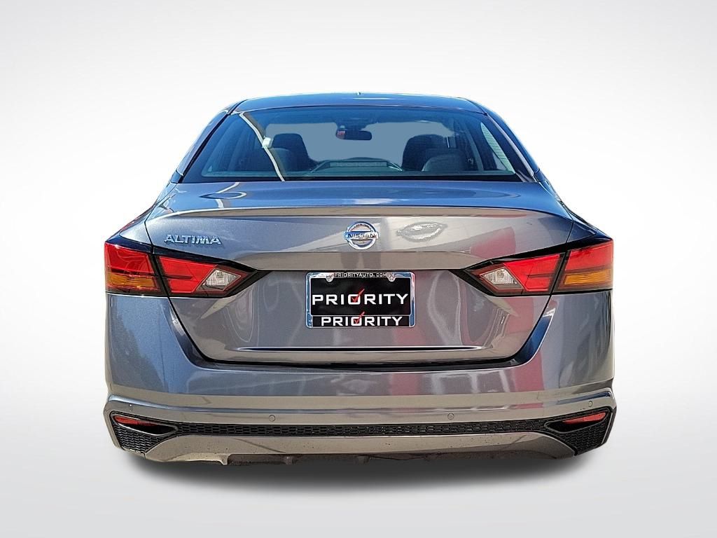 Thumbnail: 2022 Nissan Altima - 4