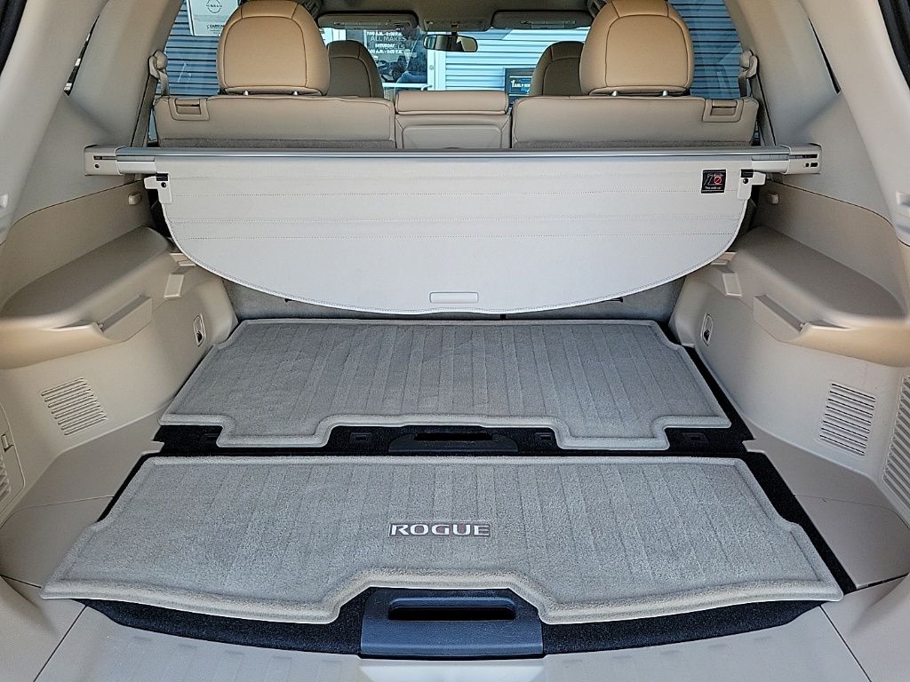 Thumbnail: 2016 Nissan Rogue - 15