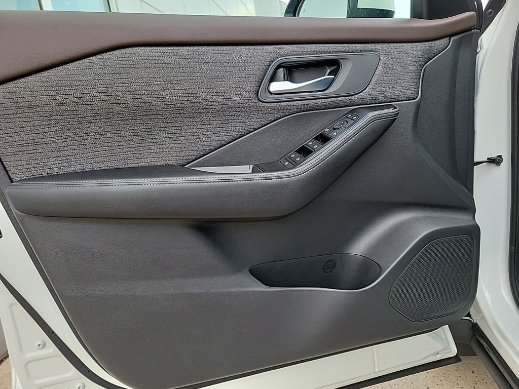 Thumbnail: 2022 Nissan Rogue - 24