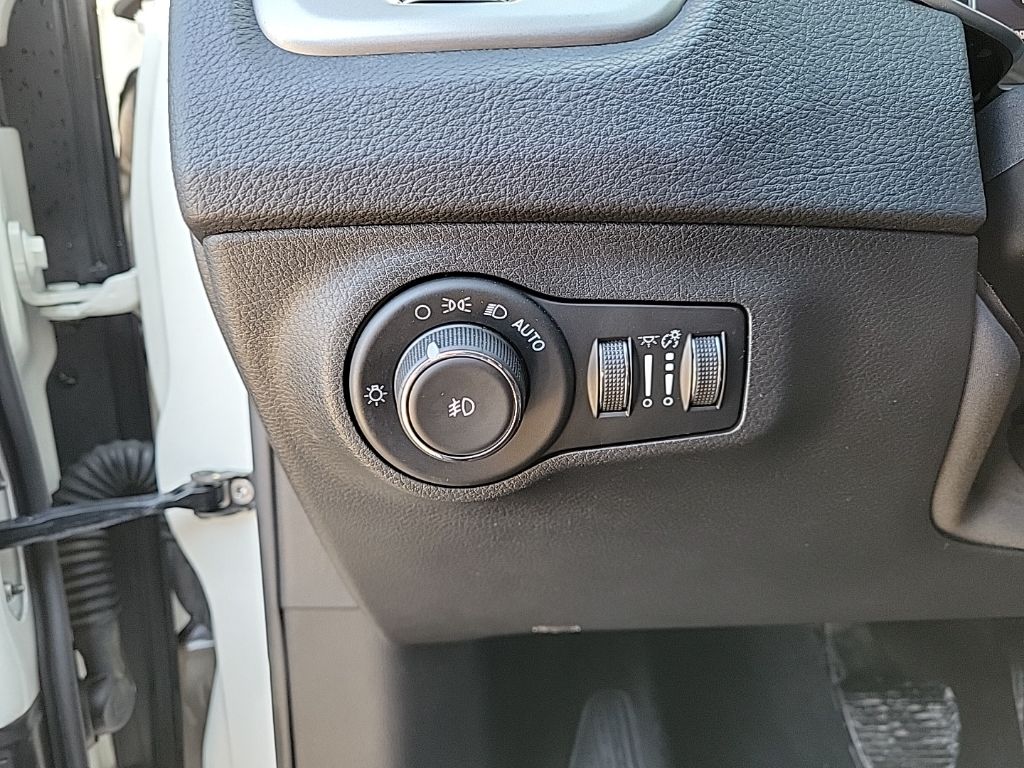 Thumbnail: 2018 Jeep Compass - 33