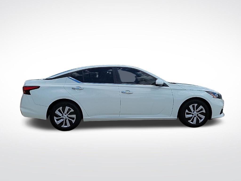 Thumbnail: 2022 Nissan Altima - 5