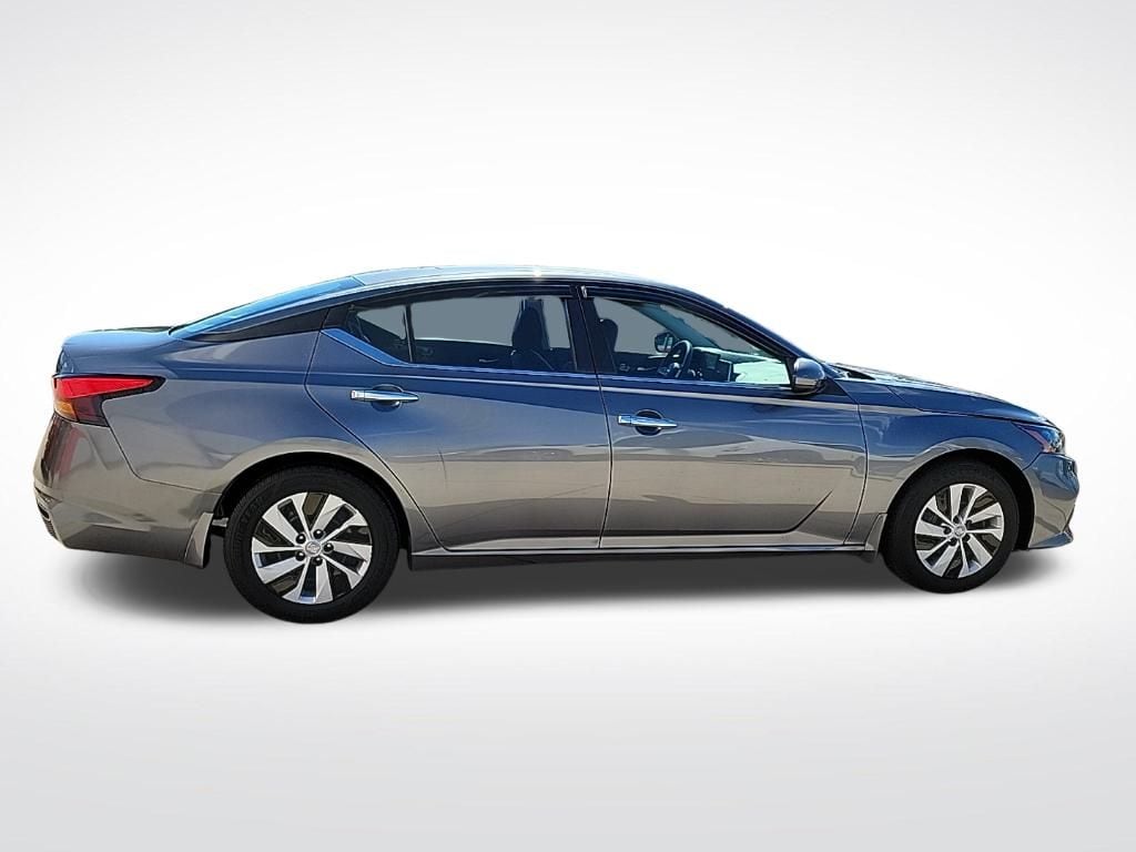 Thumbnail: 2022 Nissan Altima - 7