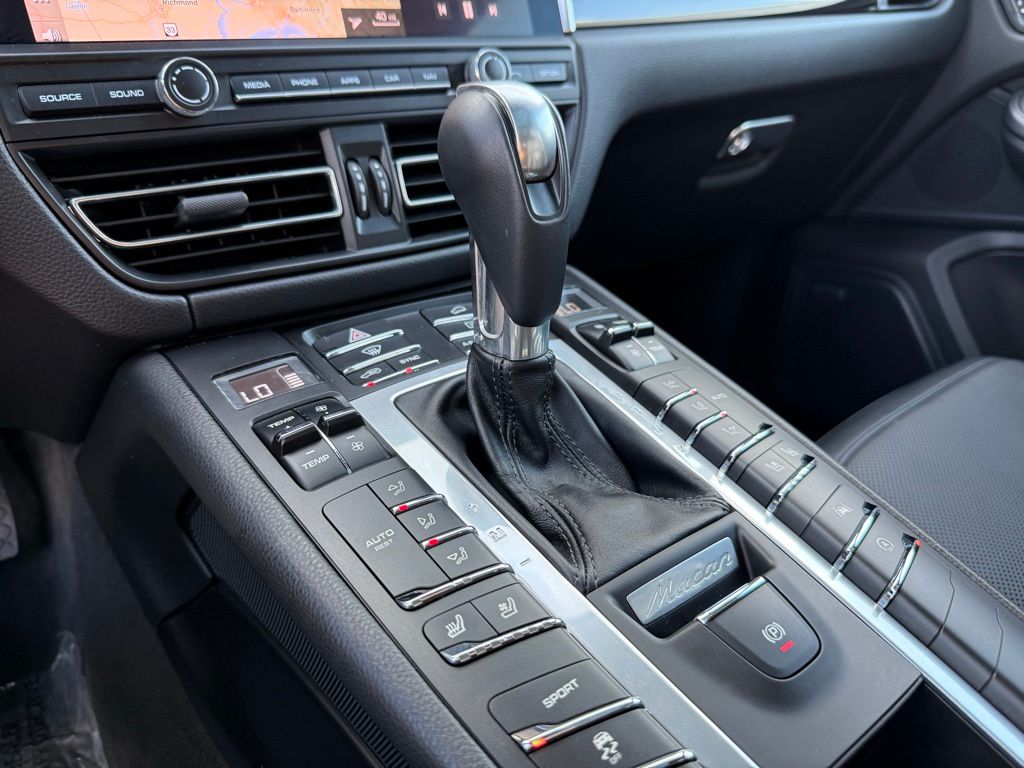 Thumbnail: 2021 Porsche Macan - 28