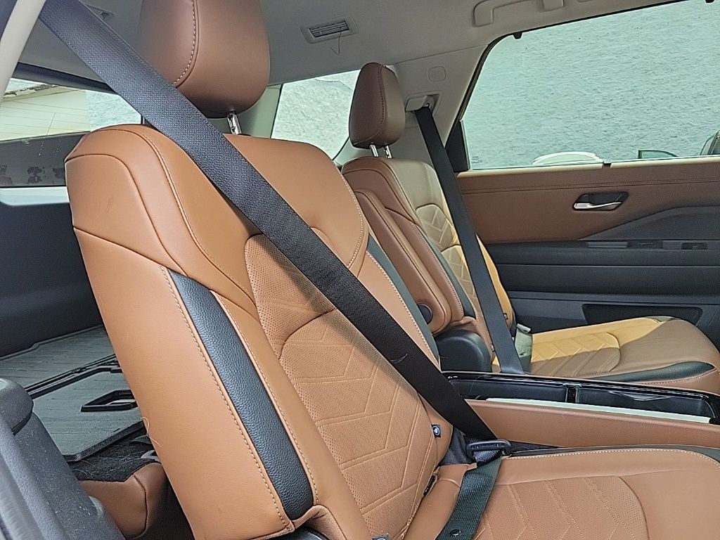 2022 Nissan Pathfinder Platinum 16