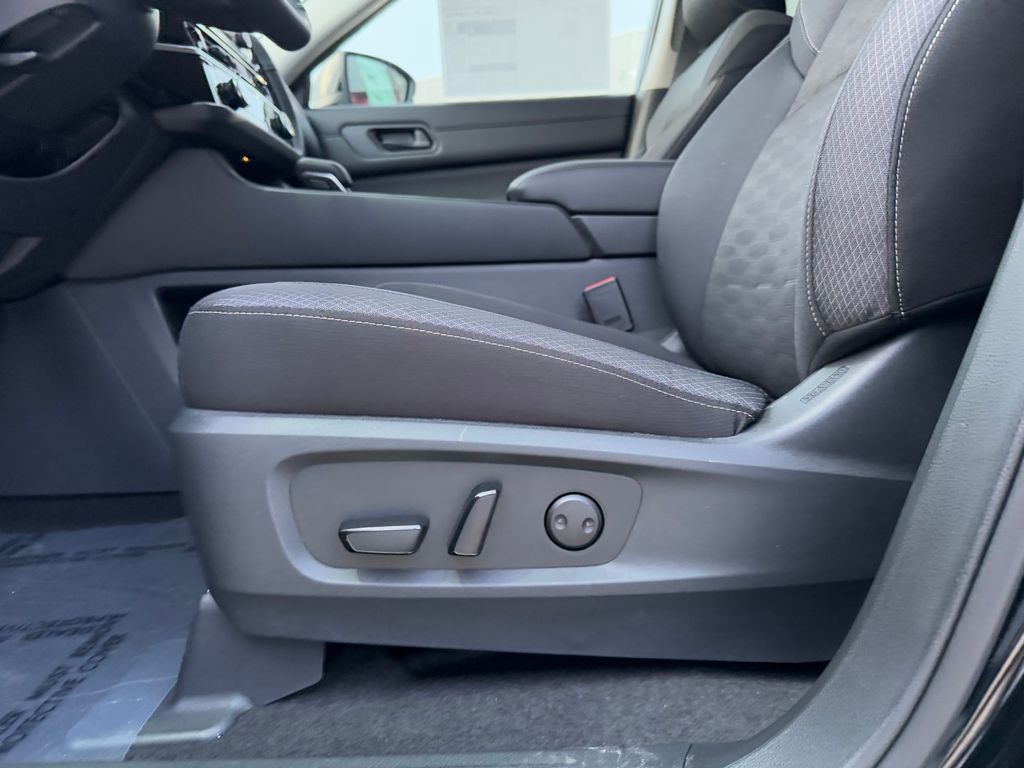 Thumbnail: 2025 Nissan Pathfinder - 14