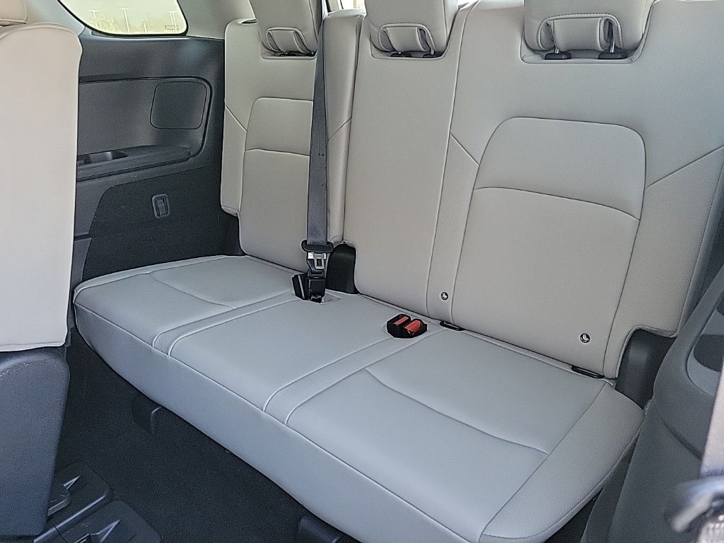 Thumbnail: 2023 Nissan Pathfinder - 17