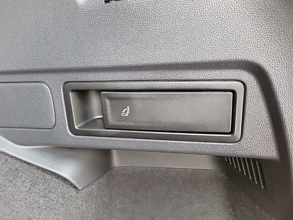 Thumbnail: 2019 Volkswagen Tiguan - 32