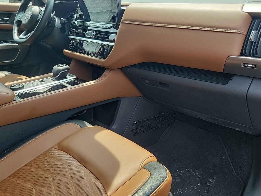 2022 Nissan Pathfinder Platinum 13