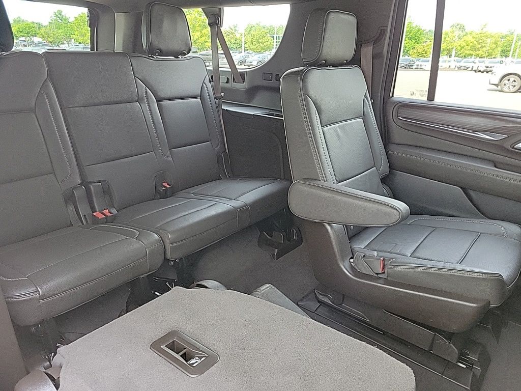 Thumbnail: 2023 GMC Yukon XL - 16