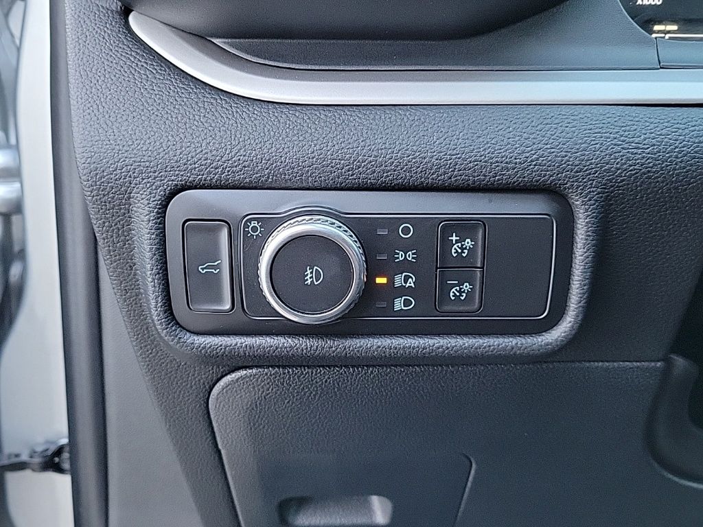 Thumbnail: 2021 Ford Explorer - 31