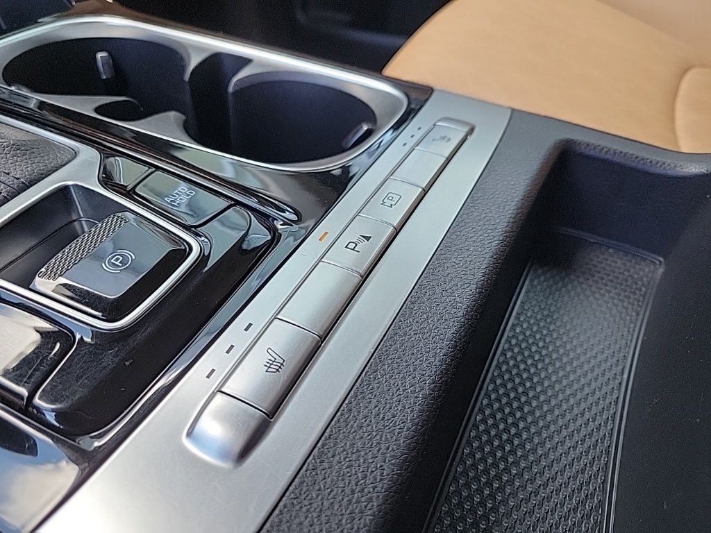 Thumbnail: 2022 Kia Carnival - 32