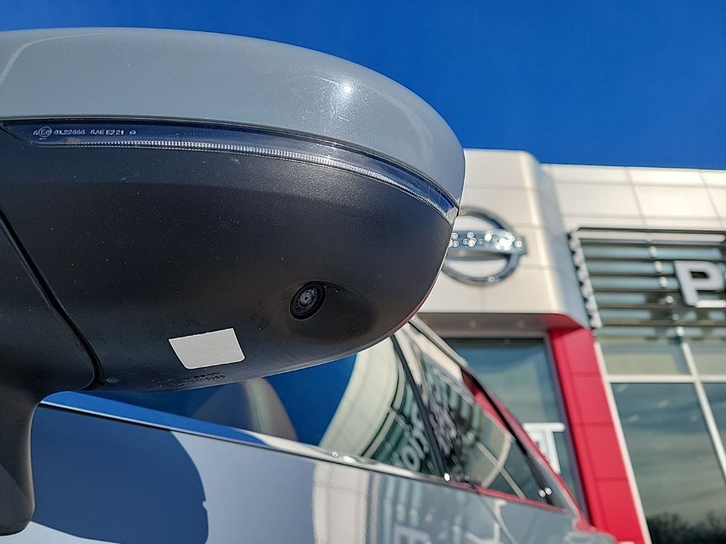 Thumbnail: 2023 Nissan Pathfinder - 11