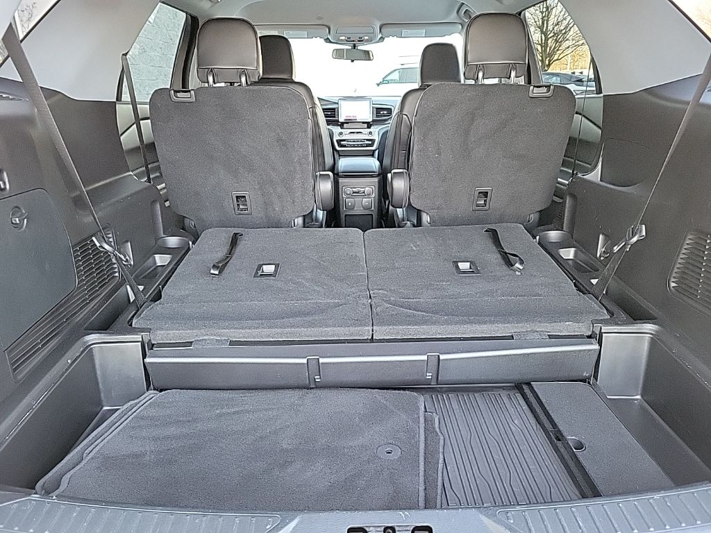 Thumbnail: 2021 Ford Explorer - 21