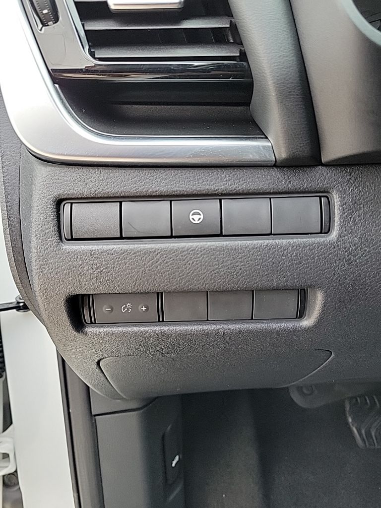 Thumbnail: 2022 Nissan Rogue - 25