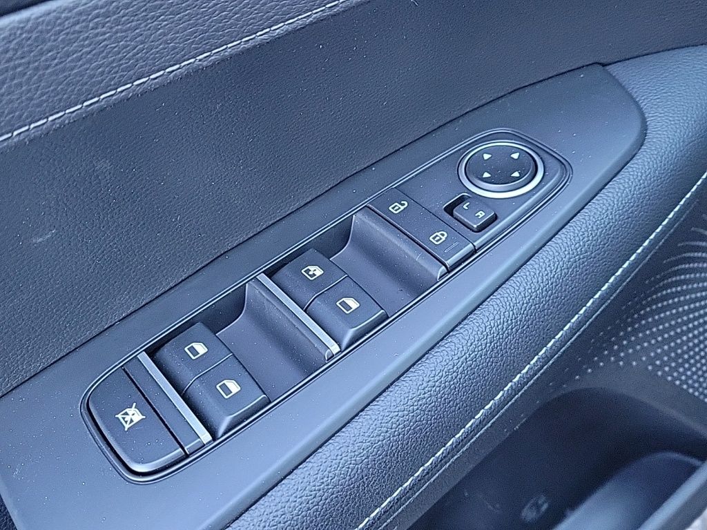 Thumbnail: 2023 Kia Forte - 32