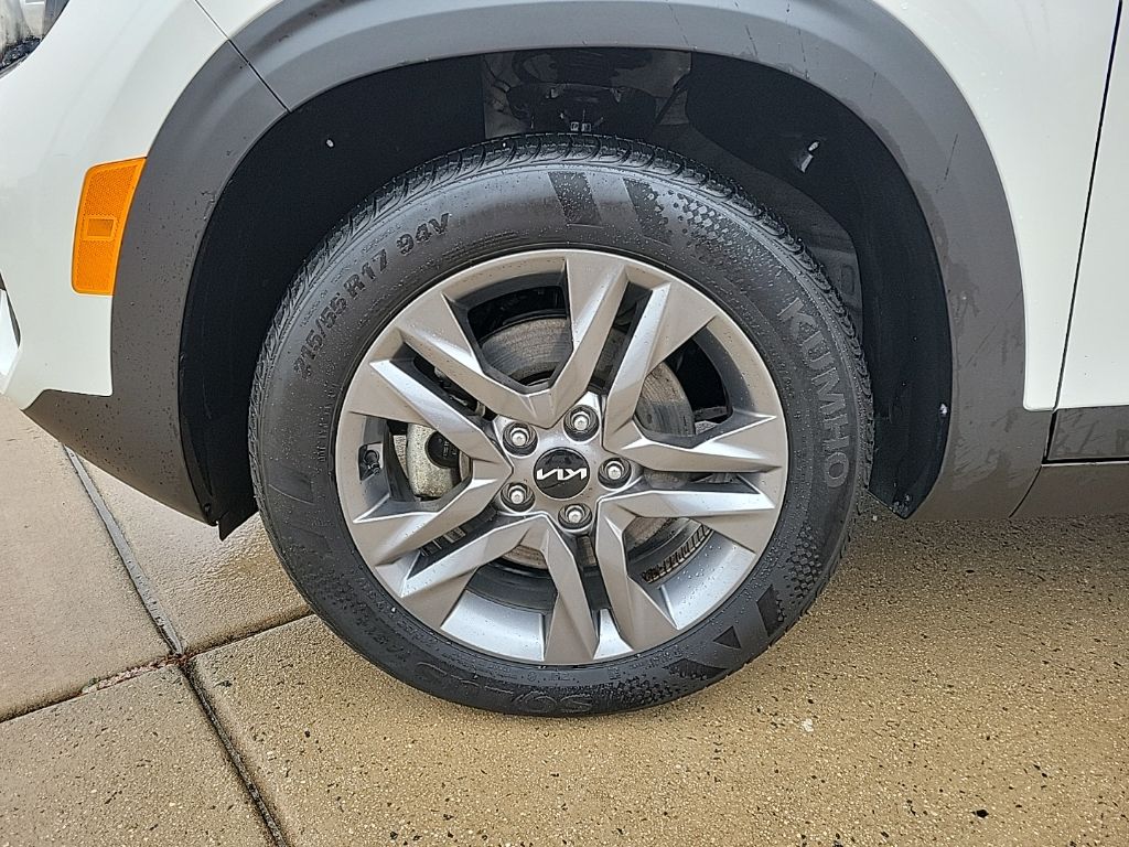 Thumbnail: 2023 Kia Seltos - 10