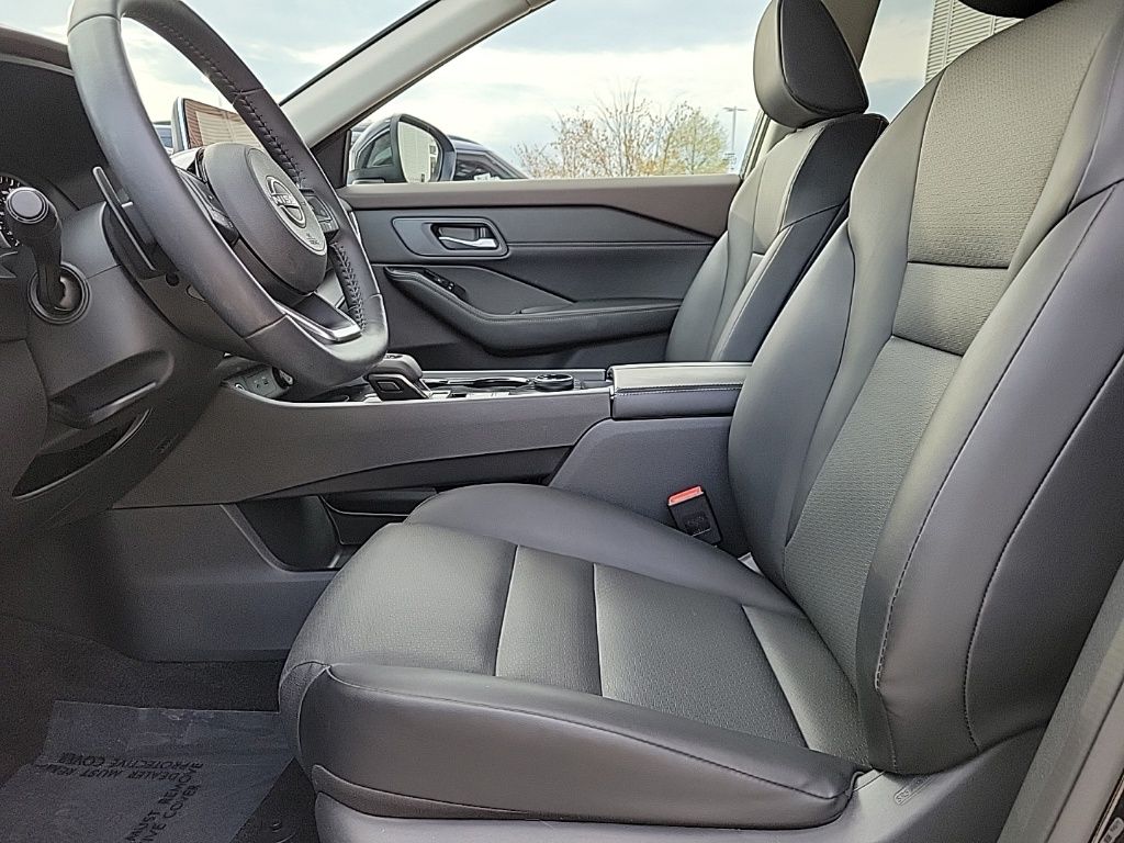 Thumbnail: 2023 Nissan Rogue - 10