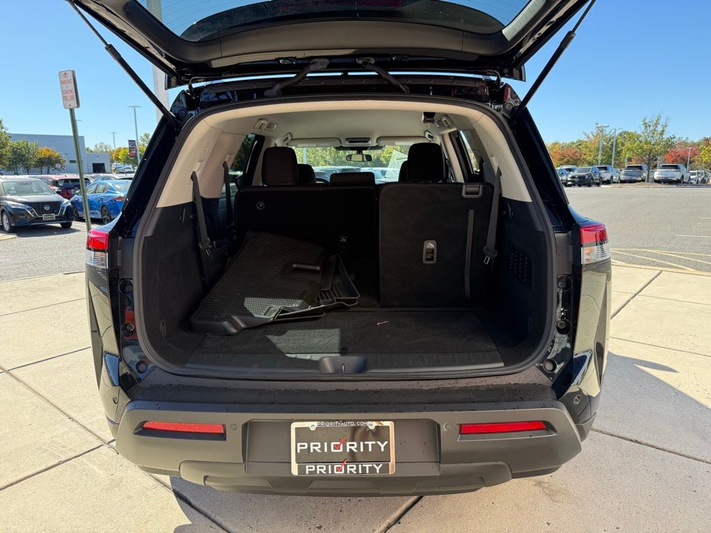 Thumbnail: 2024 Nissan Pathfinder - 26