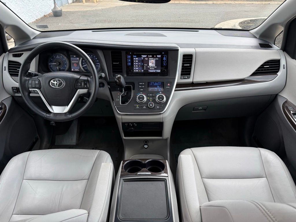 Thumbnail: 2016 Toyota Sienna - 23