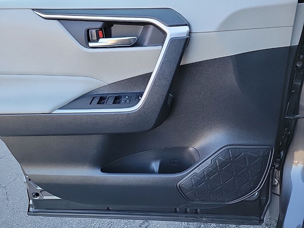 Thumbnail: 2019 Toyota RAV4 - 27