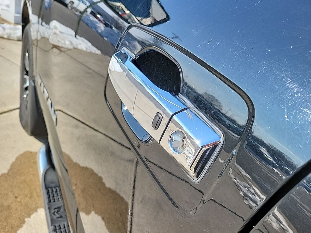 Thumbnail: 2021 Nissan Titan - 10