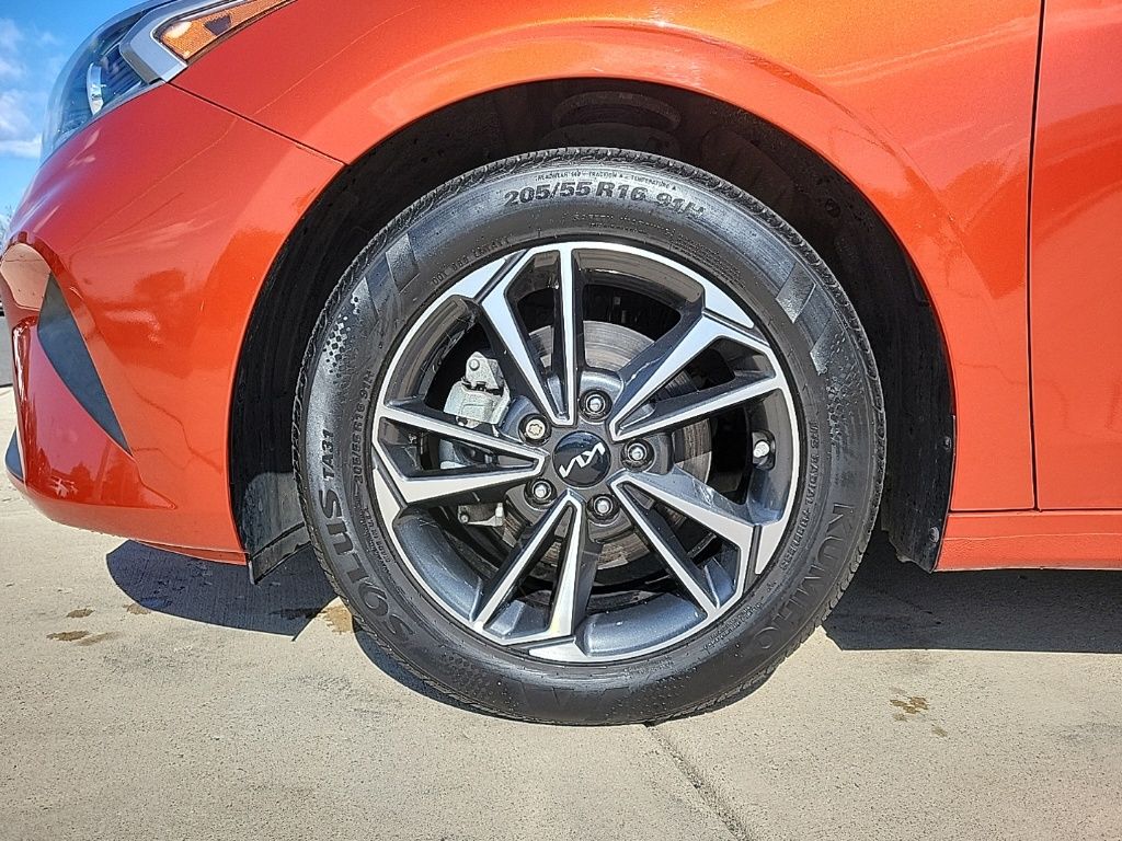 Thumbnail: 2023 Kia Forte - 8