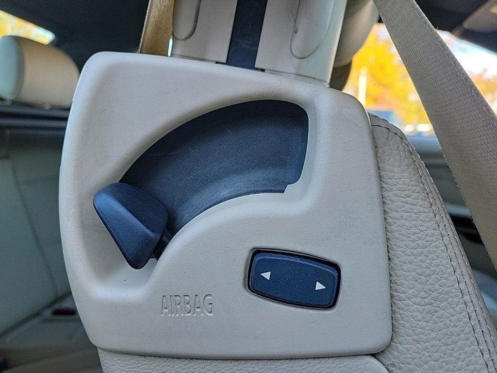 Thumbnail: 2011 BMW 3 Series - 20