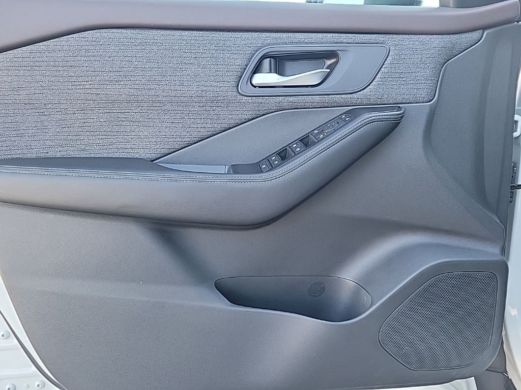 Thumbnail: 2023 Nissan Rogue - 30