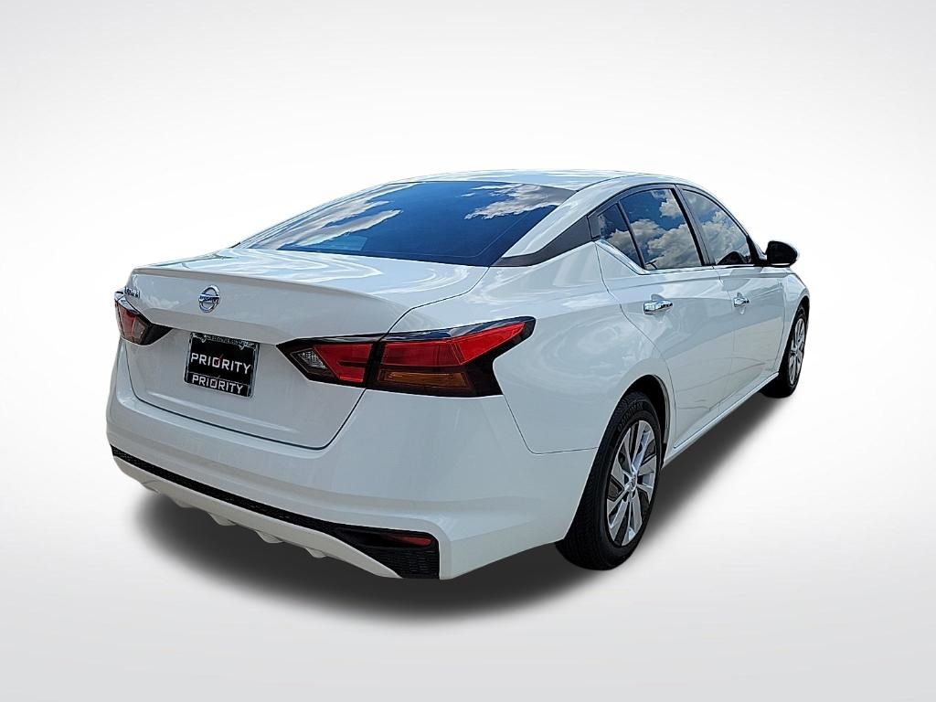 Thumbnail: 2022 Nissan Altima - 4